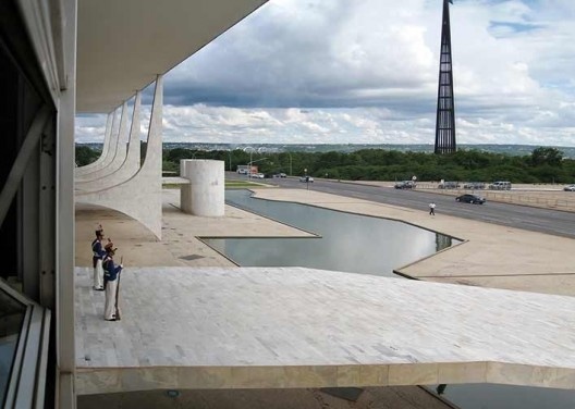 Relações de luz e sombra na obra de Oscar Niemeyer