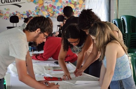 Jornada Cantinho do Céu: Equipe desenvolvendo o tema – “Transposições: Água e Espaço Publico”, 24 de março de 2012