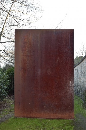 Fundação de Serralves – Museu de Arte Contemporânea, Walking is Measuring, obra de Richard Serra