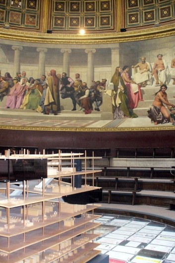 Exposição “(IM)pur, (IN)forme, (IR)réel: 3 bibliothèques pour la France, OMA”, Edifício Lenoir, Escola de Belas Artes, Paris