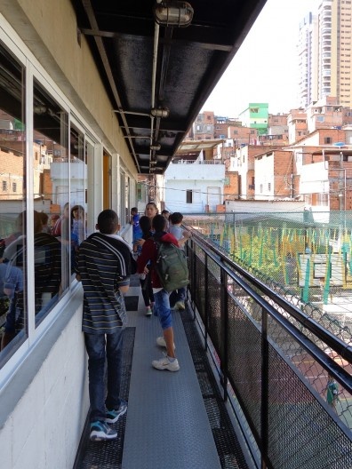 Escola Projeto Viver, passarelas externas, São Paulo, Fernando Forte, Lourenço Gimenes e Rodrigo