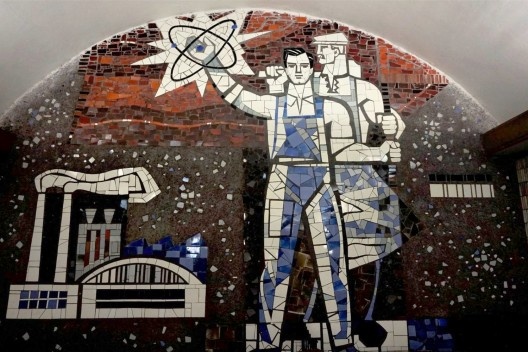 Mosaico soviético na estação de metrô Shulyavska, Kiev, Ucrânia