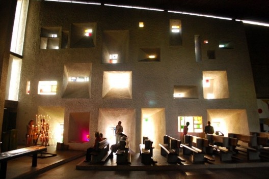 Capela de Notre-Dame-du-Haut - Le Corbusier - Ronchamp, França, 1950/1955
