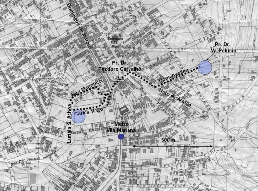A distância entre as cabeceiras dos córregos Sapateiro e Pedra Azul pode ser vencida sem grandes dificuldades pelos caminhos assinalados