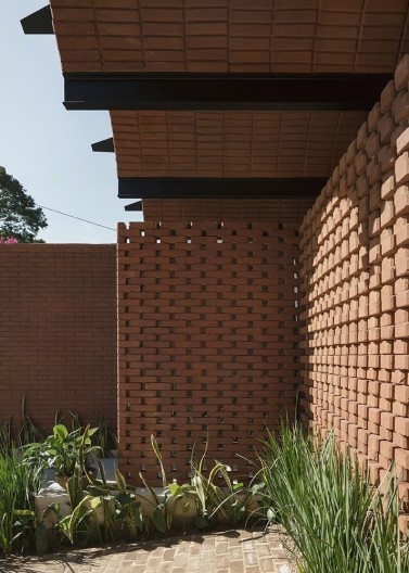 Casa Intermedia, Assunção, Paraguai, 2021. Arquitetos Horacio Cherniavsky, Viviana Pozzoli, Gabriela Ocampos, Franco Pinazzo e Rolph Vuyk (autores) / Equipo de Arquitectura