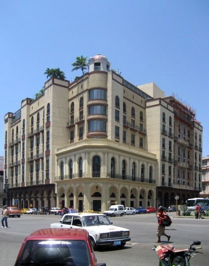 Hotel Parque Central. Projeto kitsch de arquitetos espanhóis. Anos 90s