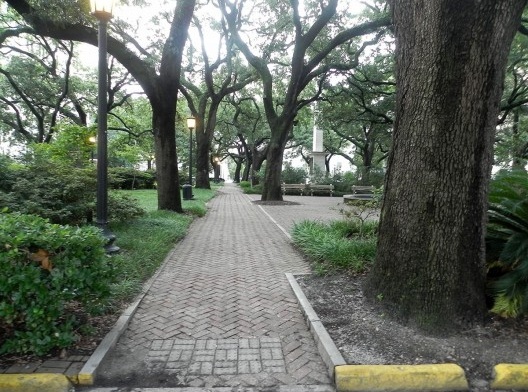 Caminhos de pedestre em uma praça em Savannah