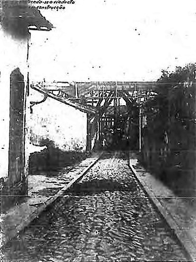 Viaduto em construção, foto publicada na mensagem do Governo Florentino Avidos, de 15 de junho de 1928, p. 439