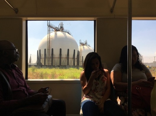 Paisagem urbana vista do trem da CPTM