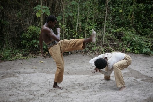 Fotograma do filme Besouro, direção de João Daniel Tikhomiroff