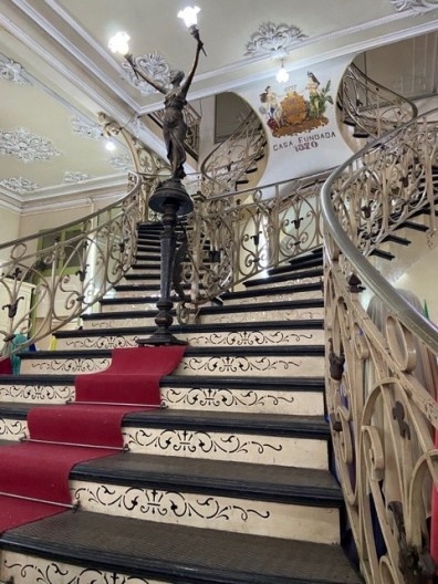 Escadaria metálica da loja Paris N’América, Belém PA