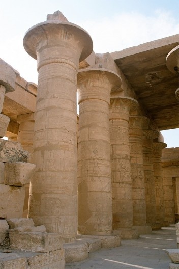 Fig.7: Parte da colunata dentro do Ramesseum, parte da necrópolis tebana em Luxor, Egito