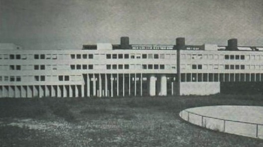 Figura 1: Conjunto Habitacional Gallaratese (1969-1973), Milão - Itália. Aldo Rossi.