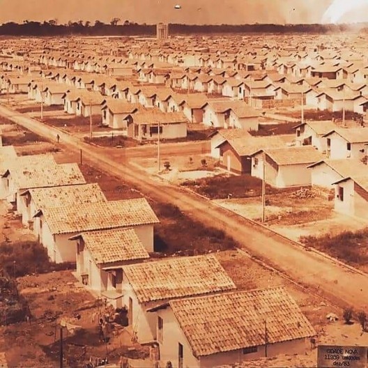 Entre o planejado disperso e o construído compacto