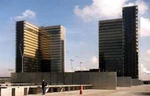 Biblioteca Nacional da França em Paris, de Dominique Perrault: silêncio e concentração