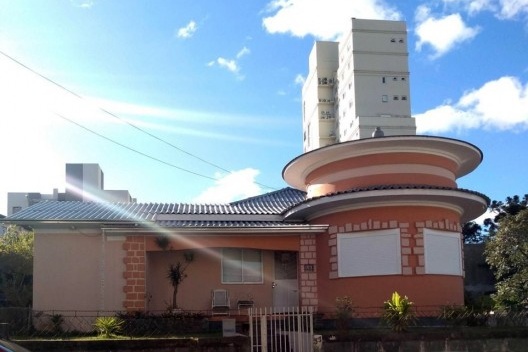 Casa que representa o mission style em Curitibanos, aprox. 1960