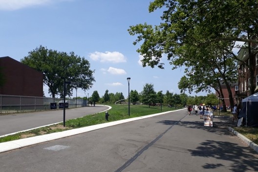 Pista de caminhada e ciclismo com foodtrucks para alimentação