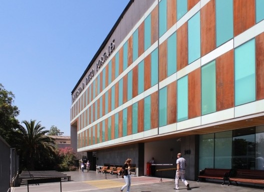 Edifício de Assuntos estudantis, Avenida Manuel Rodriguez 343, Santiago do Chile. Arquiteto Iñaki Volante