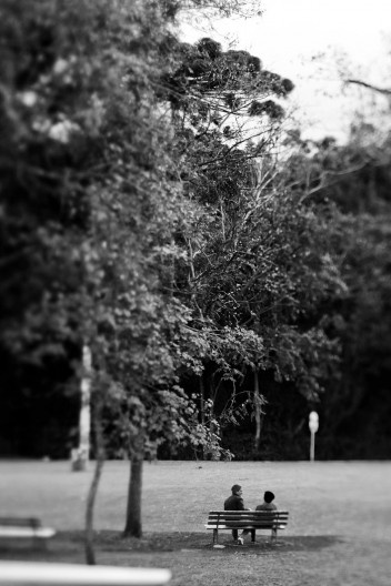 Qualificando o olhar. Compreender as diferentes situações cotidianas. Reflexões de Dilnot (20) sobre o texto “Construir, habitar, pensar” de Heidegger, eleva a condição da pesquisa qualitativa na arquitetura