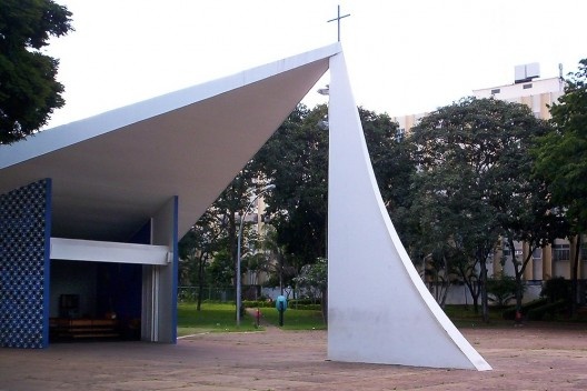 Fachada principal da igrejinha