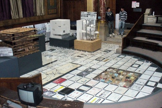 Exposição “(IM)pur, (IN)forme, (IR)réel: 3 bibliothèques pour la France, OMA”, Edifício Lenoir, Escola de Belas Artes, Paris