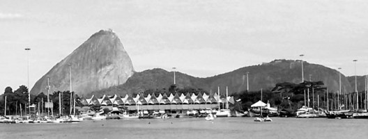 Vista do pavilhão-sede da marina e da enseada tomada das proximidades do MAM, fevereiro 2006