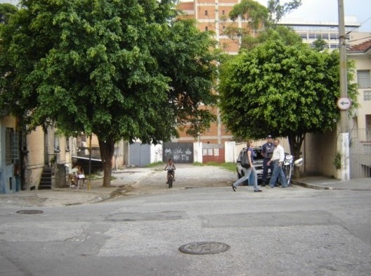 Espaço livre no final da rua Lutfala S. Achoa