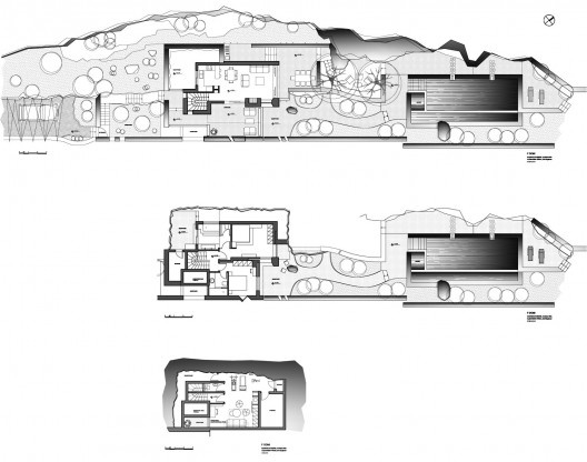 Plantas do térreo (estar, jantar e cozinha; terraços; piscina de borda infinita), segundo andar (quartos, banheiros e jardins privados) e pavimento inferior (quarto de hóspedes, banheiro, mini-cozinha, sala de ginástica)