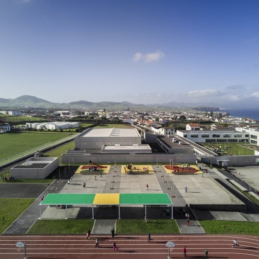 Escola Gaspar Frutuoso, Ribeira Grande, Azores, Portugal, 2016. Arquiteto Carlos Almeida Marques