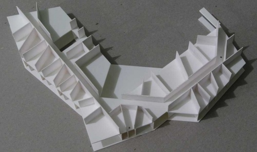 Alojamento em Campos do Jordão, maquete da disposição das salas de aula, Campos do Jordão. MMBB Arquitetos, 2009