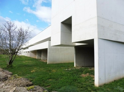 Museu de Arte Contemporânea Nadir Afonso, vista elevação Sudeste, Chaves, Portugal, 2015. Arquiteto Álvaro Siza