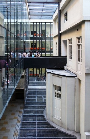 Faculdade de Saúde, área interna, Avenida Ejército 233, Santiago de Chile. Arquiteto Mathias Klotz