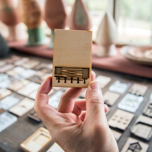 Peças cerâmicas confeccionadas na Cerâmica Saramenha, Ouro Preto, por alunos da UFMG e da UTexas