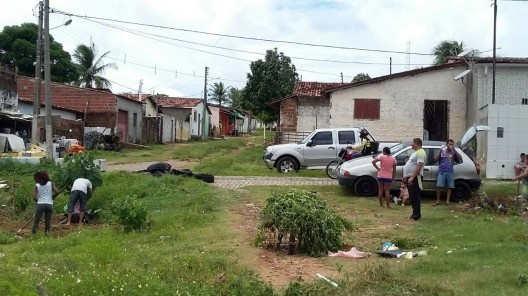 Grupo das pessoas encarregadas de realizar a limpeza na Comunidade Alto da Torre