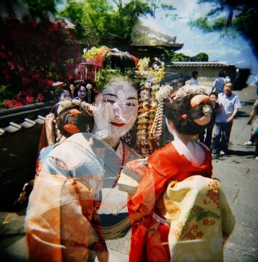 Gueixas em Kyoto, dupla exposição com câmera Holga