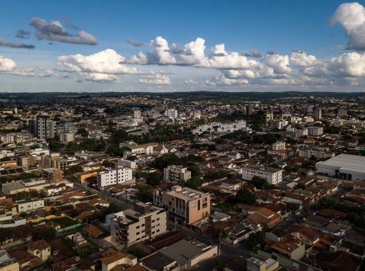 Estúdios Ouro Preto, Sete Lagoas MG Brasil, 2016. Arquitetos Carlos Alberto Maciel e Ulisses Mikhail Jardim Itokawa / Arquitetos Associados