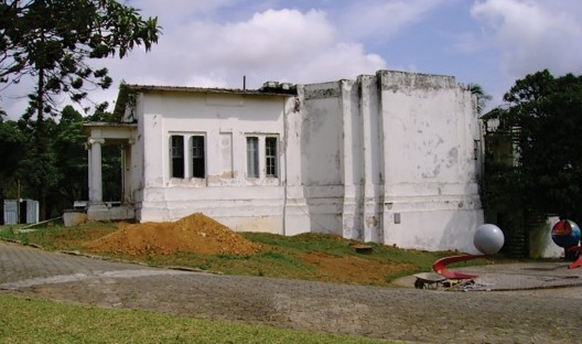 Pavilhão do Grande Equatorial (Planetário), edifício antes do início do restauro (D), c. 2006