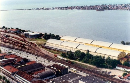 Silos e galpões do Cais José Estelita em 1997
