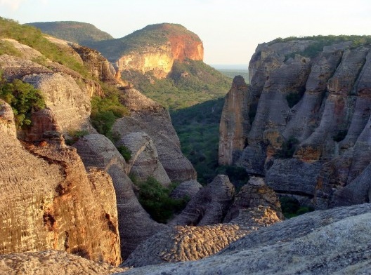 Nesta paisagem deslumbrante, milhares e milhares de anos atrás, viveram os primeiros homens americanos. Nossos ancestrais da Idade da Pedra.