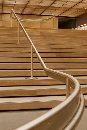 Trienal de Arquitectura de Lisboa 2016, corrimão metálico na Fundação Gulbenkian, exposição \"Obra\"