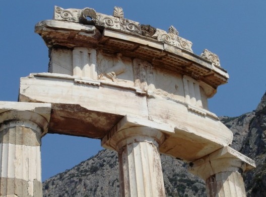 Colunas e capitéis no Templo de Zeus Olímpico, Atenas, Grécia, iniciado no séc. VI a.C. e terminado c.170