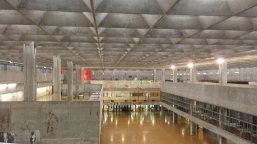 Pátio central/Salão Caramelo da FAU USP