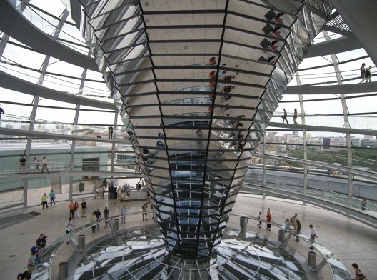 Interior da cúpula do Reichstag de Berlim