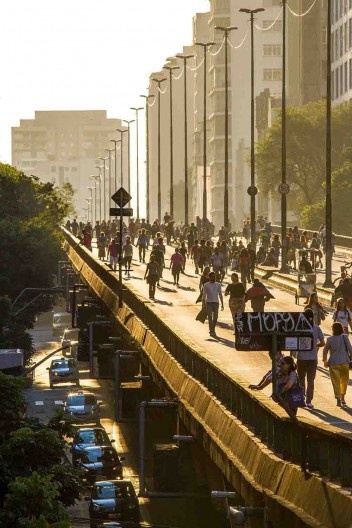 Elevado Presidente João Goulart, o Minhocão, praia de paulistano
