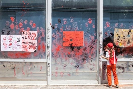 Sem Terrinha pintam o MEC por mais escolas