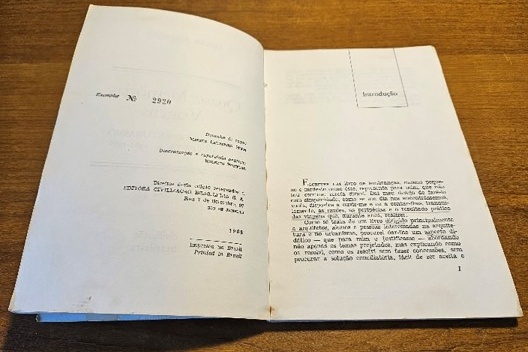 Foto do exemplar nº. 2.920 do livro