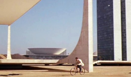 Fotograma do filme O Homem do Rio, direção de Philippe de Broca