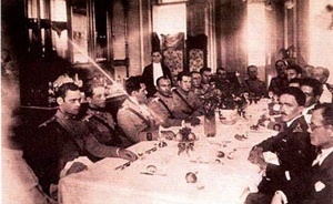 Comemoração da vitória de 1930 em Belém. O Governador Magalhães Barata é o segundo a esquerda