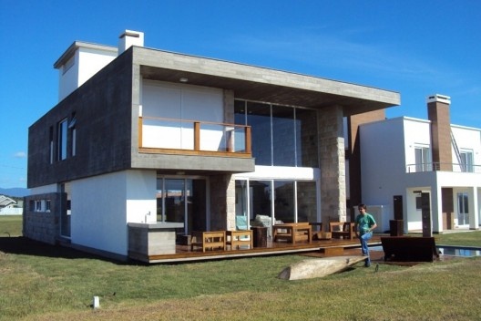 Casa no Xangri-lá, Condomínio Ventura Club. Pro A Profissionais de Arquitetura Ltda, 2011. Xangri-lá RS Brasil