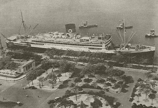 Navio de cruzeiro SS Uruguay atracado na Praça Mauá, Rio de Janeiro, 1939